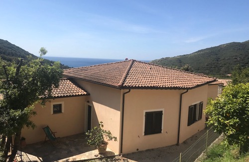 Rio nell'Elba Apartment | Villa at Peri Trilocale 2 bedrooms and a terrace overlooking the sea
