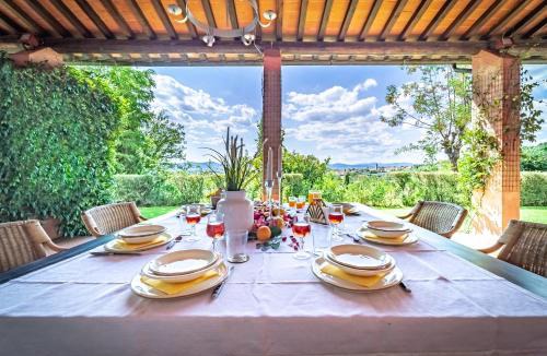 Bivio Pozzo Villa | Villa Belvedere Stylish Villa on Tuscan Hills