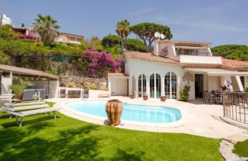 Plage de la Garonnette House | Villa Bindouletto by Interhome