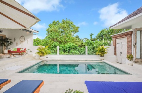 Mengwi Villa | Villa Bonsai Kecil is a charming new and modern villa in the heart of Pererenan