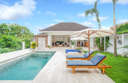 Mengwi Villa | Villa Bonsai Kecil is a charming new and modern villa in the heart of Pererenan