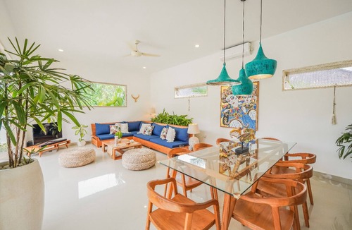 Mengwi Villa | Villa Bonsai Kecil is a charming new and modern villa in the heart of Pererenan