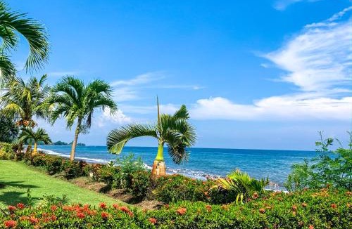 Lokapaksa Villa | Villa Cahaya - Bali Sea Villas Beachfront and private pool
