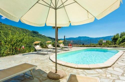 Castiglione di Garfagnana Villa | Villa Casale Le Selve Large Private Pool WiFi