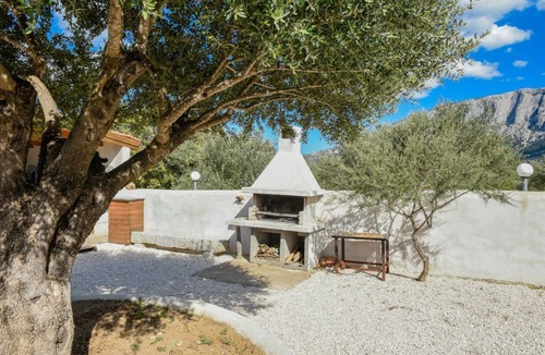 Oliena Villa | Villa Cusidore with large garden