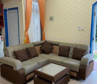 Cipanas Villa | Villa Dalia Puncak NA5-10