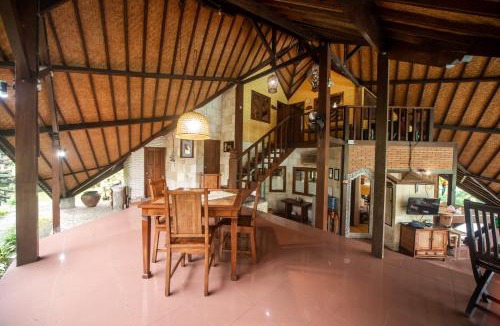 Samplangan Villa | Villa Dandan Bukit