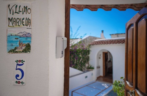 Praiano Villa | Villa del Tennista is a typical, characteristic 2-floored house in Praiano.