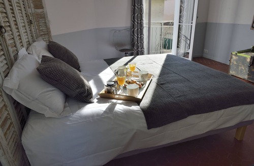 Riou - Petit Juas - Av de Grasse Bed & Breakfast | Villa du roc fleuri