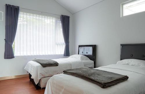 Bandung Villa | Villa Emili Bandung - A Cozy and Spacious Home