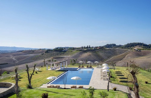 Peccioli Villa | Villa ETRU Private Home - Luxury Farm Stay with Restaurant and Experiences