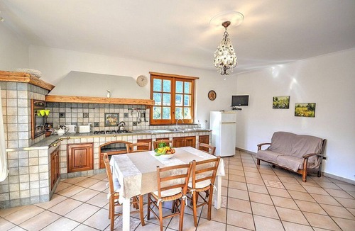 Sant'Agnello House | Villa Fillide B: A cozy apartment surrounded by the greenery, with Free WI-FI.
