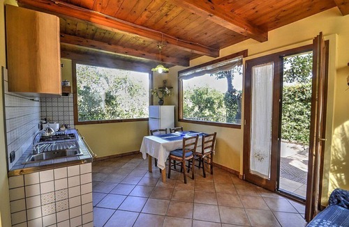 Sant'Agnello House | Villa Fillide D: A charming apartment that covers the entire ground floor of a villa surrounded by a lemon and orange garden, with Free WI-FI.