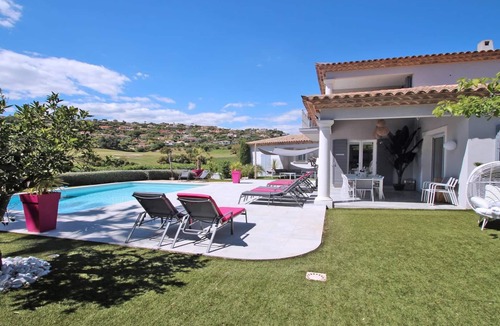 La Nartelle House | Villa for 10 people (8 adults max) - Private swimming pool - Air conditioning - WiFi - Golf view.