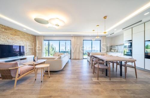 Tourrettes-sur-Loup Villa | Villa Gaïa, piscine, vue mer, salle de sport
