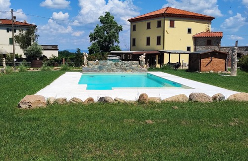 SantʼAndrea di Compito House | Villa "Giovanna" with Shared Open Pool, Terrace, Garden & Wi-Fi