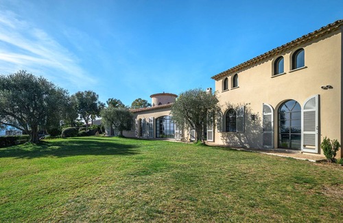 La Croix des Gardes House | Villa Grand Largue