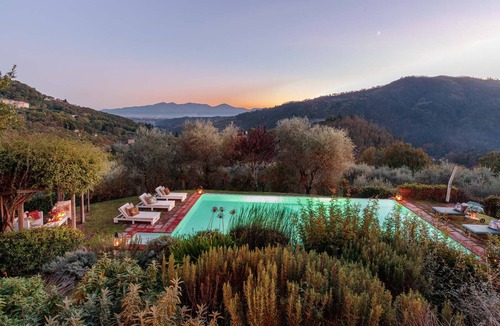 Villabuona Villa | Villa Gufo The Place to Be. Panoramic Private Pool with a Lucca View and Private Tennis Court