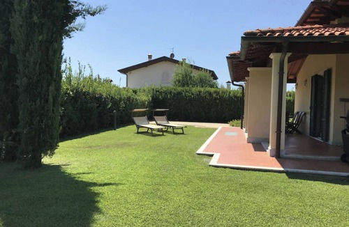 Pietrasanta Villa | Villa Iana - villa with garden located between Pietrasanta & Versilia beaches