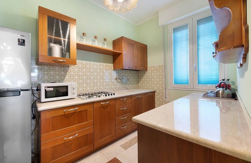 Manerba del Garda House | Villa Iconi Lake Garda, 5-Minute Walk to the Beach