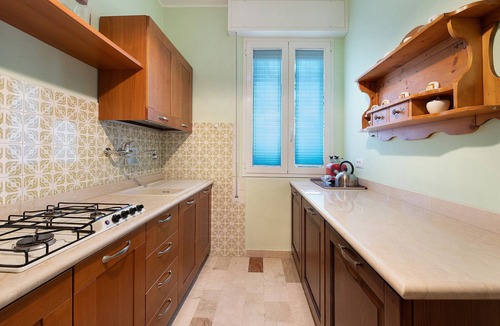Manerba del Garda House | Villa Iconi Lake Garda, 5-Minute Walk to the Beach