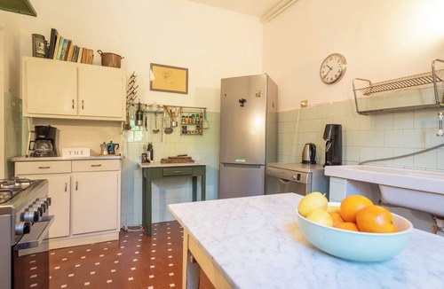 Centro Giano Villa | Villa Immersa nel Verde, a Metà Strada tra il Centro di Roma e la Spiaggia