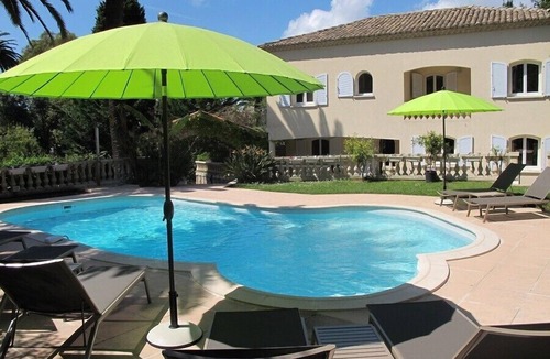 La Croix des Gardes Villa | Villa in Cannes 300 meters form the sea - 5 bedrooms, garden and swimming pool