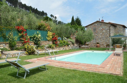Cascine-La Croce Villa | Villa in Castelvecchio with 3 bedrooms sleeps 6
