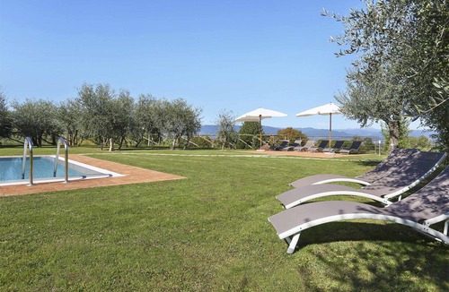 Colle di Compito Villa | Villa in Colle Di Compito with 5 bedrooms sleeps 9