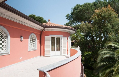 Forte dei Marmi Villa | Villa in Forte Dei Marmi with 5 bedrooms sleeps 10