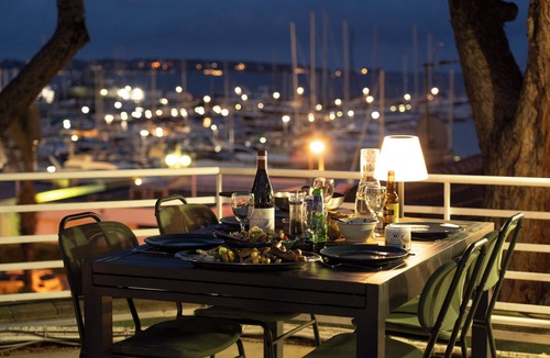 Golfe Juan Villa | Villa in front of old port Golfe-Juan. Sea view, walk to beach, restaurants. AC!