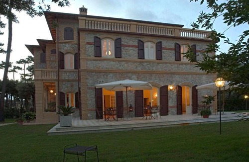 Lido di Camaiore Villa | Villa in Marina Di Pietrasanta with 6 bedrooms sleeps 12