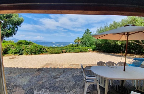 Saint-Tropez Villa | Villa in Saint Tropez in a large park right on the water