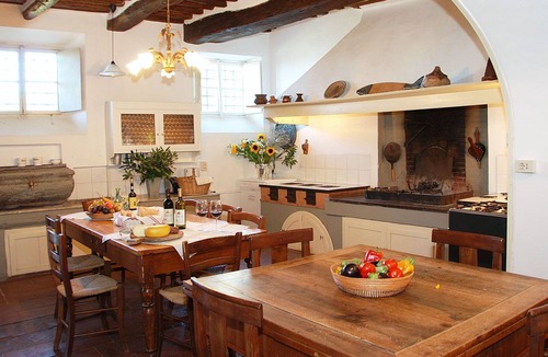 Capannori Villa | Villa in San Gennaro with 6 bedrooms sleeps 12