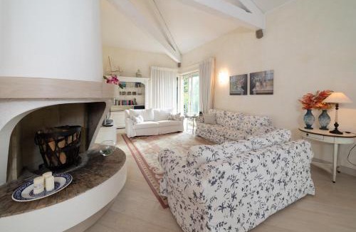 Gralaoni-Pralesi-Cisano Villa | VILLA INFINITY - Regarda Travel
