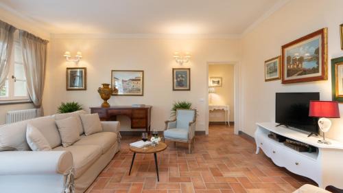 Palaia Villa | VILLA IOLE 14, Emma Villas