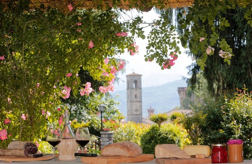 Castiglione di Garfagnana Villa | Villa & private pool in village, restaurants, pizza oven, free organic produce