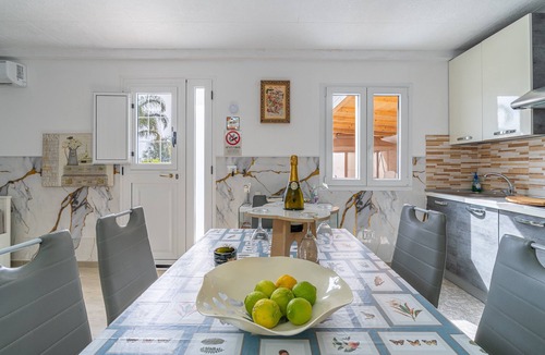 Avola Villa | Villa 'Jungle Holiday' with Private Pool, Wi-Fi and Air Conditioning