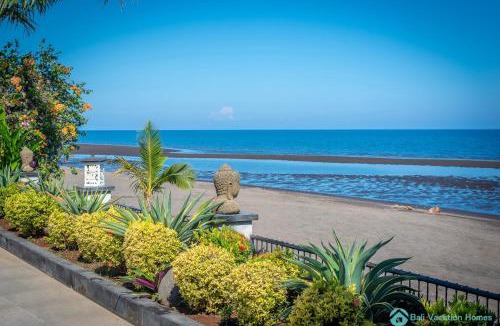 Dencarik Villa | Villa Kamboja - Intimate Luxury Lovina Beach Villa