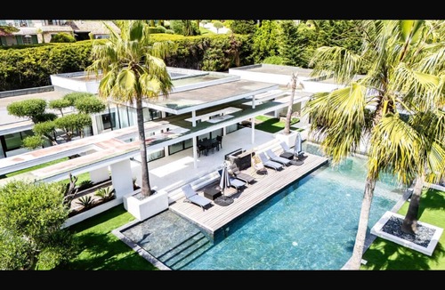 Mougins Villa | Villa L'Oasis outdoor pool indoor sauna cinema
