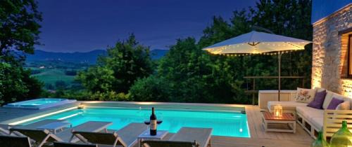 Fabriano Villa | villa la chiesetta - private pool and Jacuzzi - Borgo Canapegna
