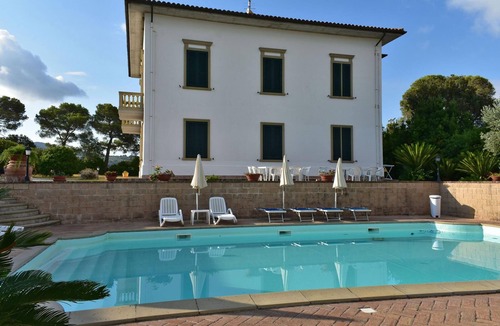 Pomaia Villa | Villa Lama 24 - Ten Bedroom Villa, Sleeps 24