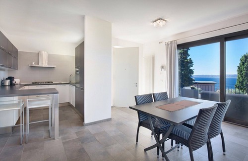 Torri del Benaco Apartment | Villa Loncrino: First Floor Lake View Apartment with Pool and Garden