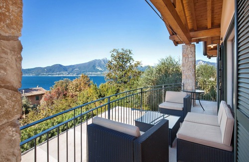 Torri del Benaco Apartment | Villa Loncrino: First Floor Lake View Apartment with Pool and Garden