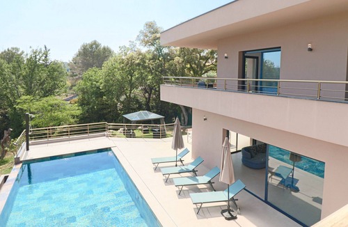 Biot Villa | VILLA M - Superb luxurious villa in Biot with overflowing pool