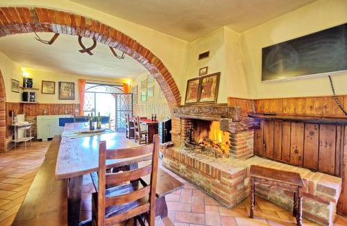 Lucignano Villa | Villa Mario by PosarelliVillas