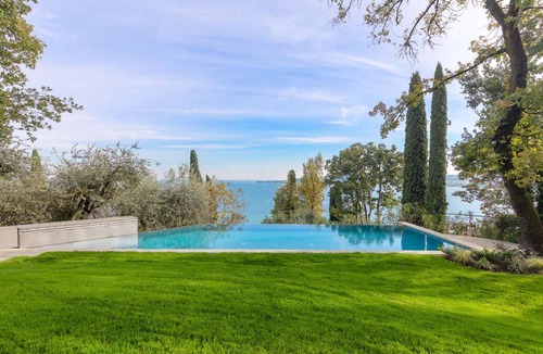 Monte Villa | VILLA MICHELLE - BEACH FRONT - AMAZING VIEW