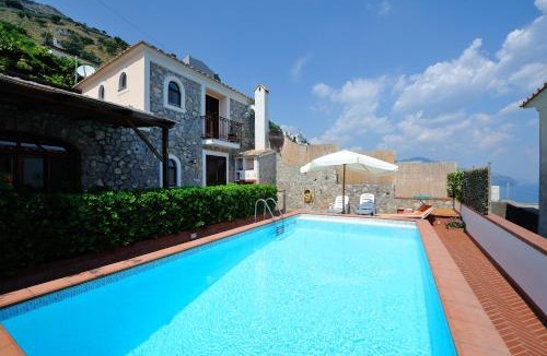 Conca dei Marini Villa | Villa Miramare, piscina e parcheggio a Conca dei Marini
