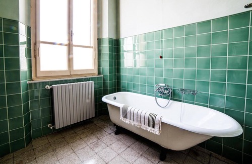 Mologno Hotel | Villa Moorings