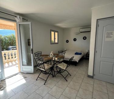 Saint-Martin-du-Var Apartment | VILLA NATHEO Bas de villa - Studio 37m2 avec Coin nuit